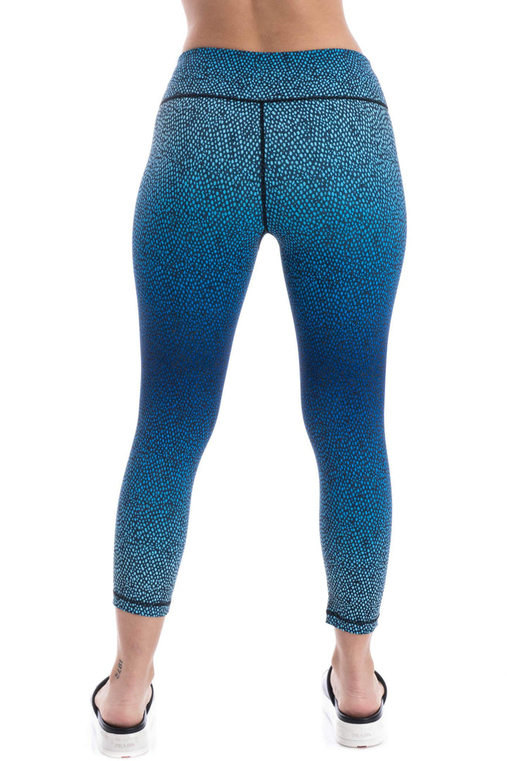 Pantalón Zella azul y estampado, vista posterior – ClosetRehab