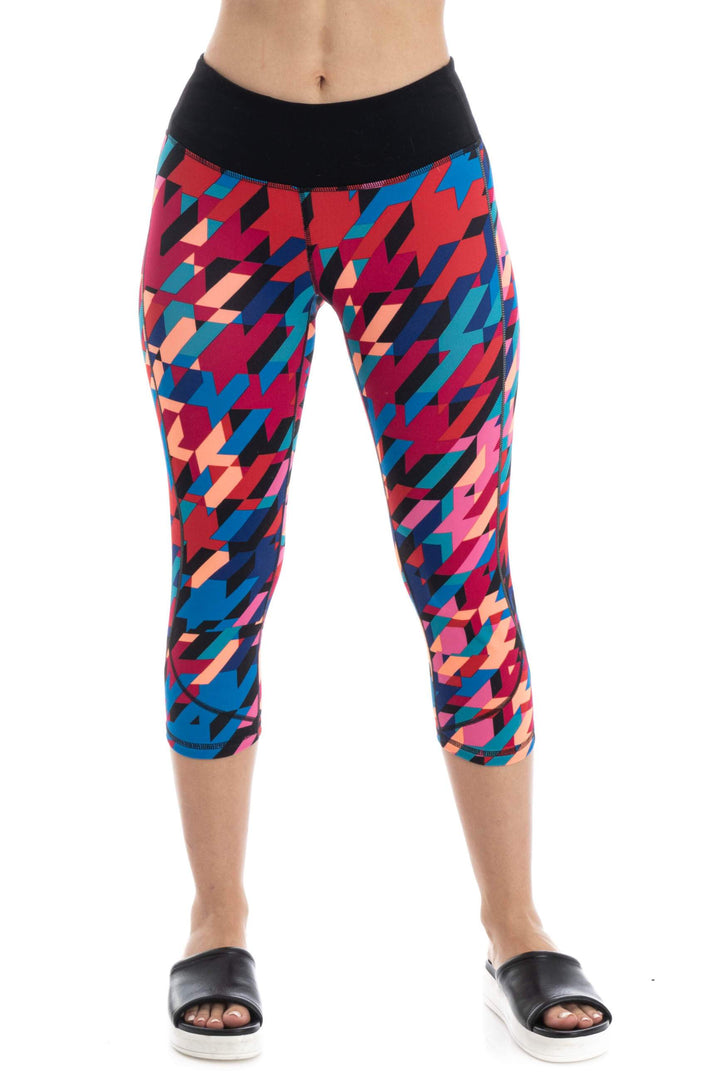 Pantalón Zella estampado y rojo, vista frontal – ClosetRehab