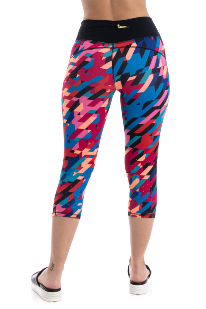 Pantalón Zella estampado y rojo, vista posterior – ClosetRehab