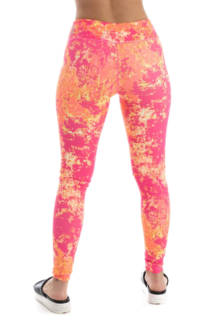 Pantalón Zella estampado y naranja, vista posterior – ClosetRehab