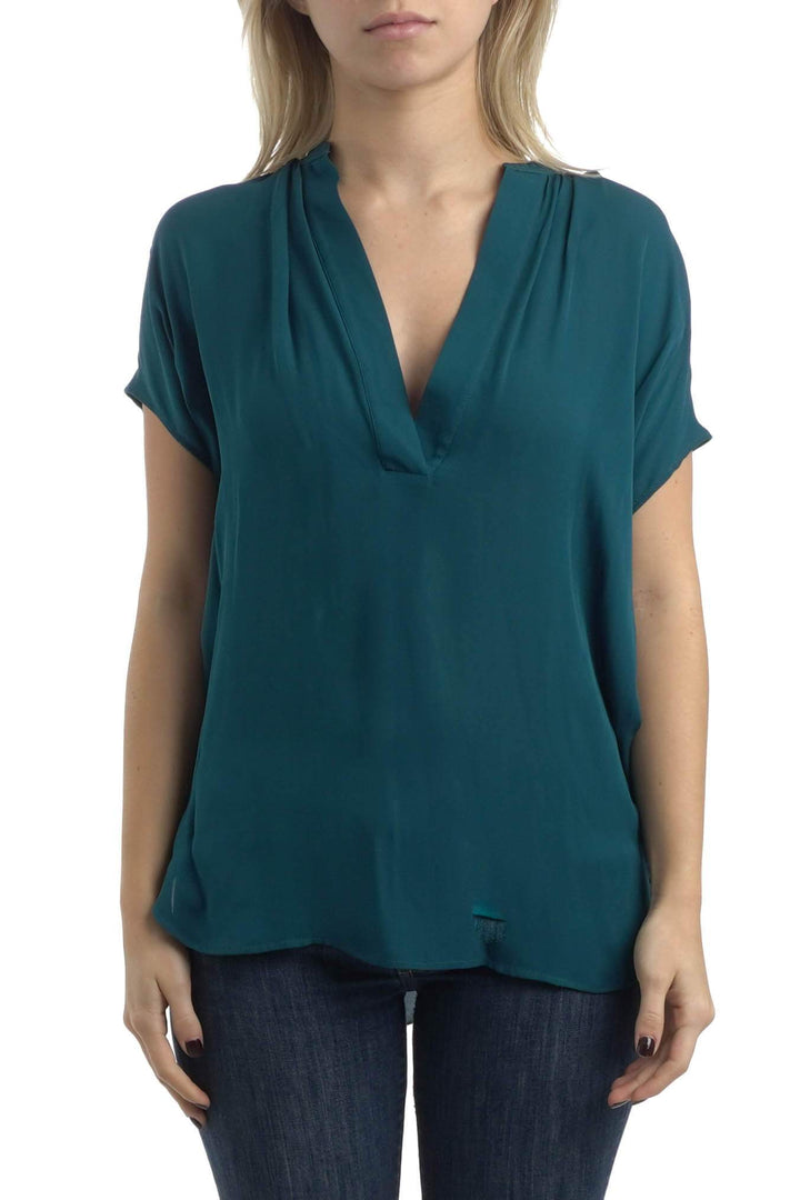 Blusa Vince de seda verde petróleo con escote en V, vista frontal