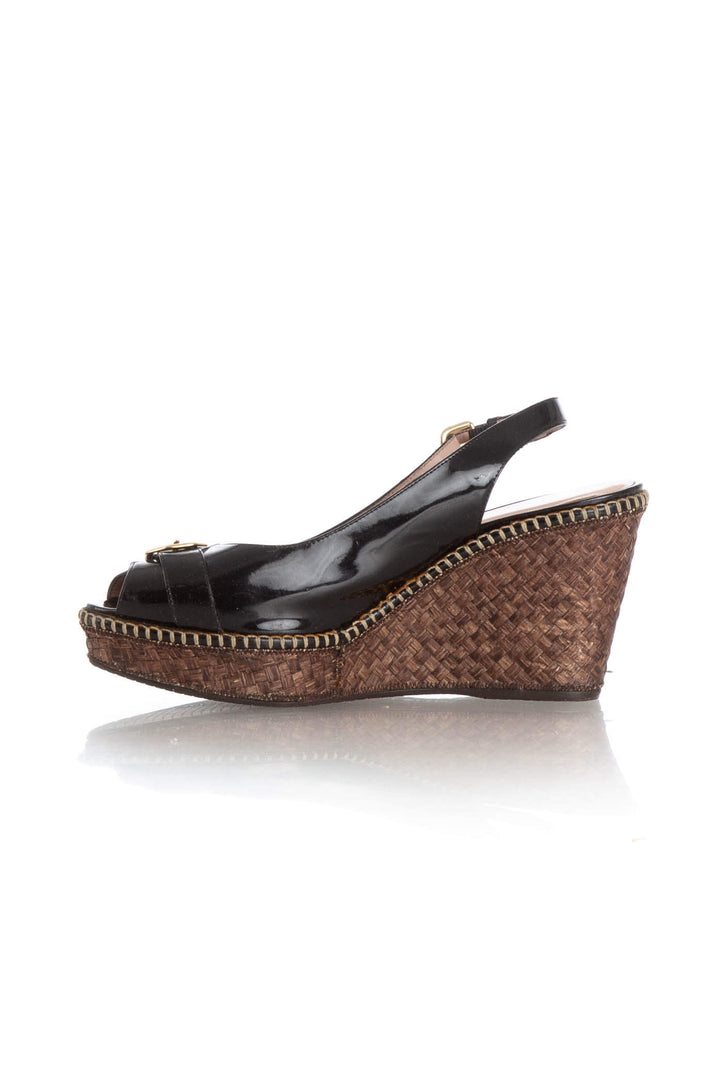 Zapato Stuart Weitzman negro, vista lateral – ClosetRehab