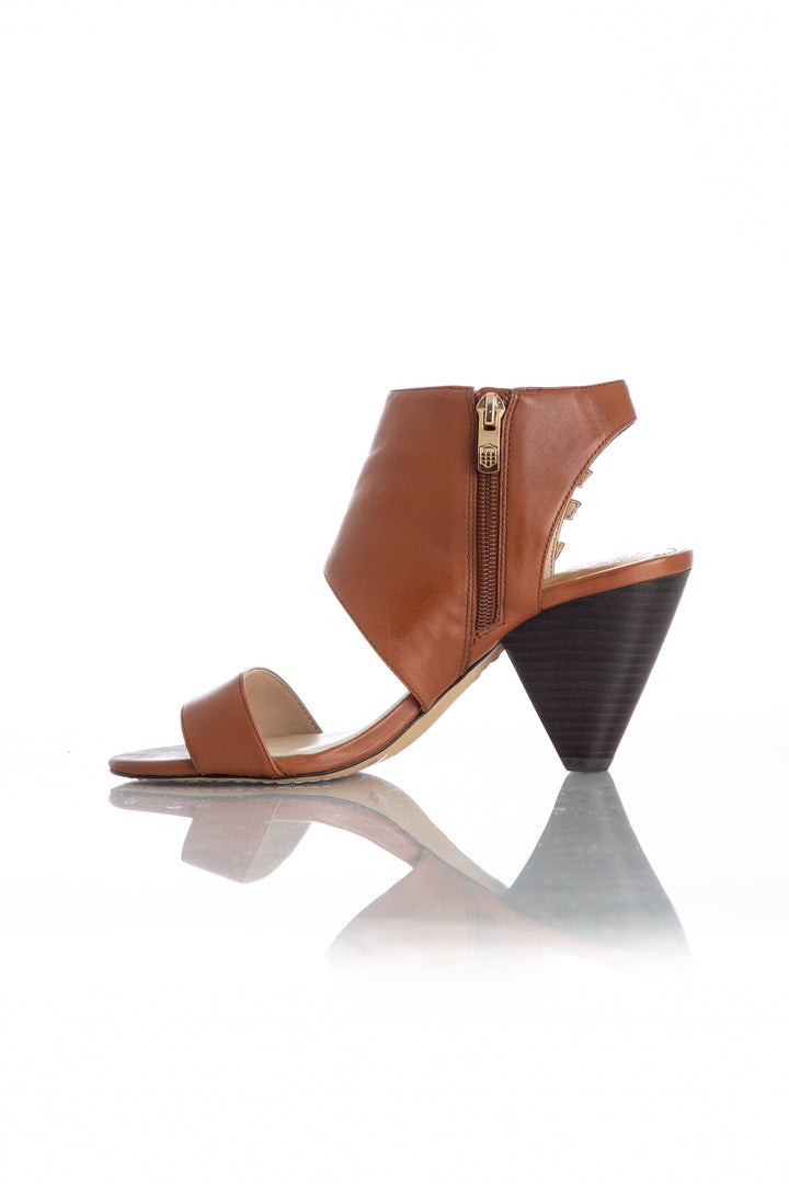 Zapato Vince Camuto café, vista lateral – ClosetRehab