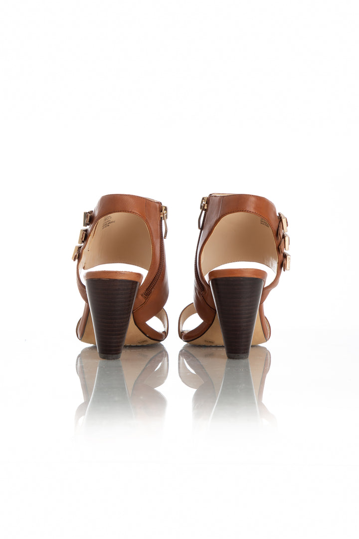 Zapato Vince Camuto café, detalle – ClosetRehab