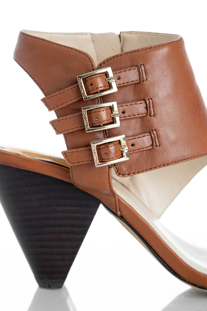 Zapato Vince Camuto café, detalle 10 – ClosetRehab
