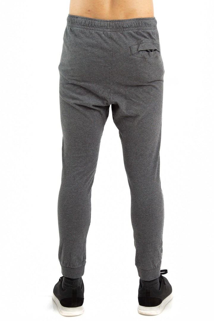 Pantalón Nike gris, vista posterior – ClosetRehab