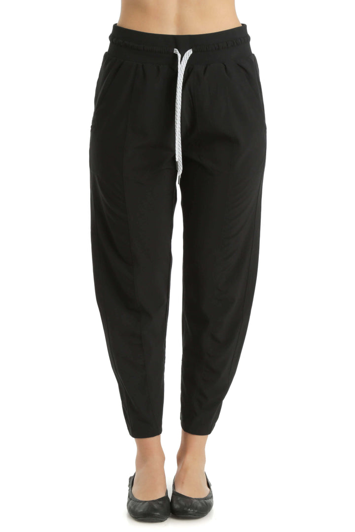 Pantalón Zella negro, vista frontal – ClosetRehab