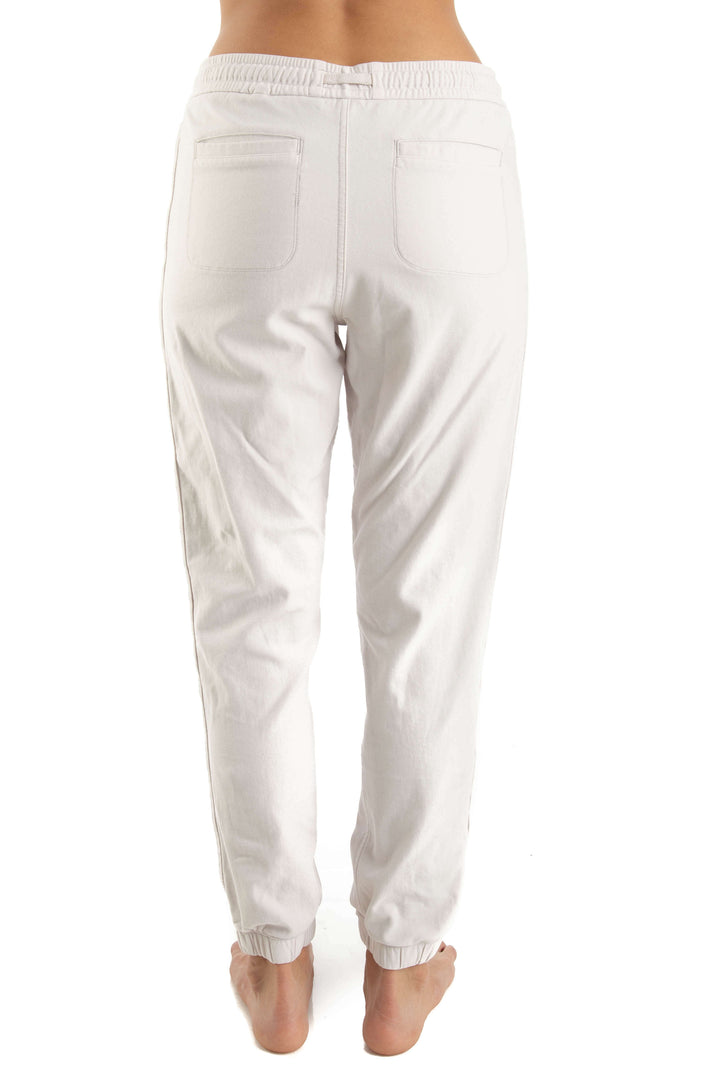 Pantalón Athleta beige, vista posterior – ClosetRehab