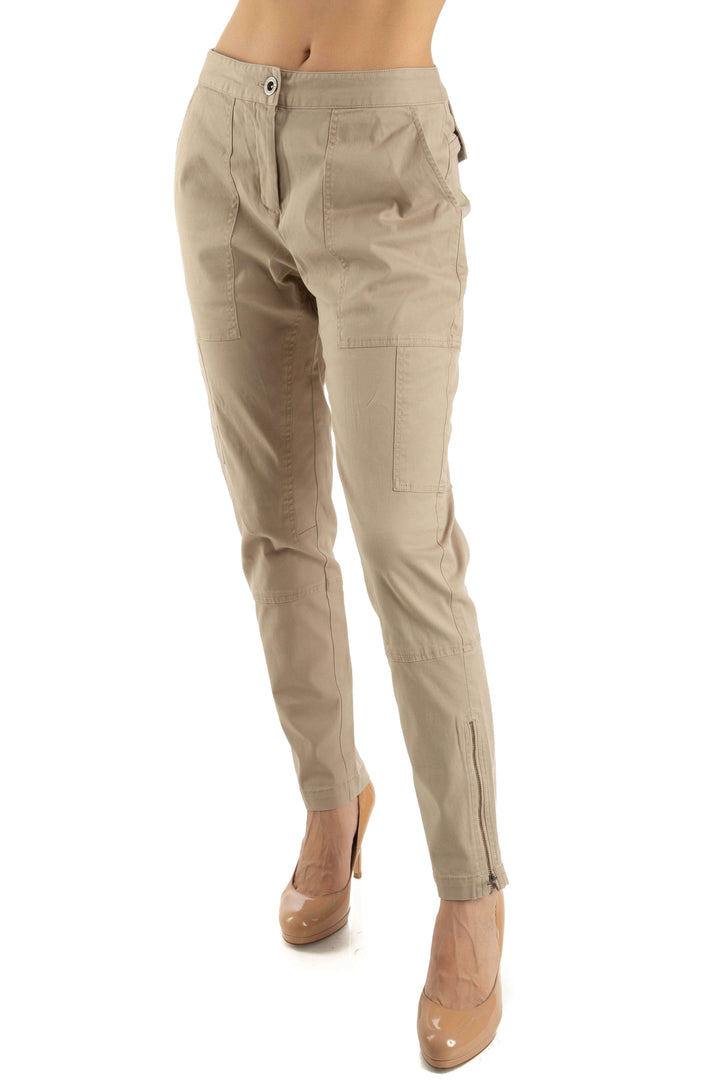 Pantalón BCBG Maxazria café, vista frontal – ClosetRehab