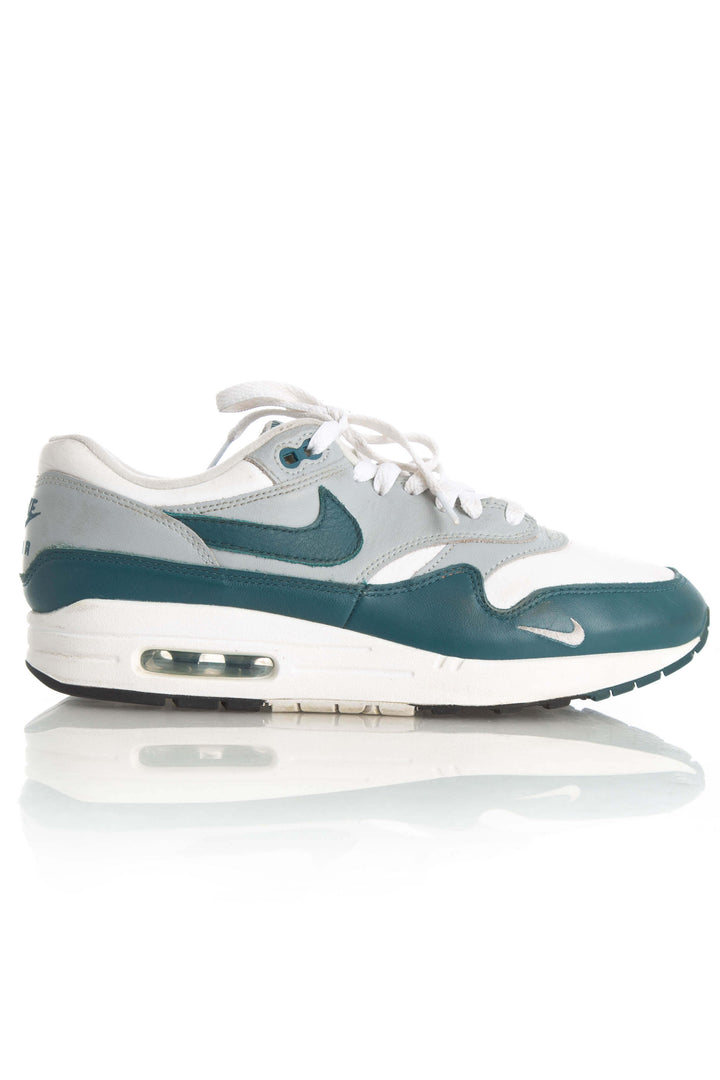 Zapato Nike verde, vista frontal – ClosetRehab