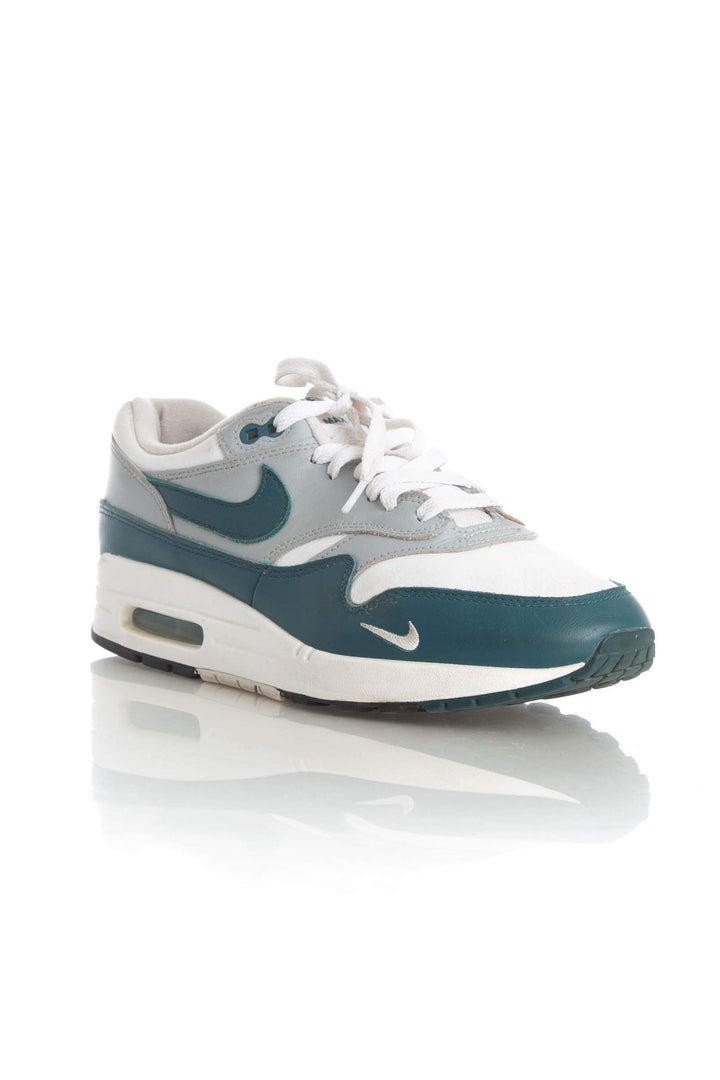 Zapato Nike verde, vista posterior – ClosetRehab