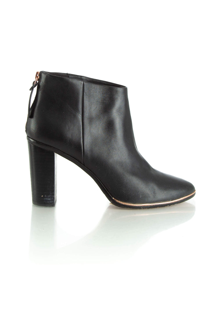 Zapato Ted Baker negro, vista frontal – ClosetRehab