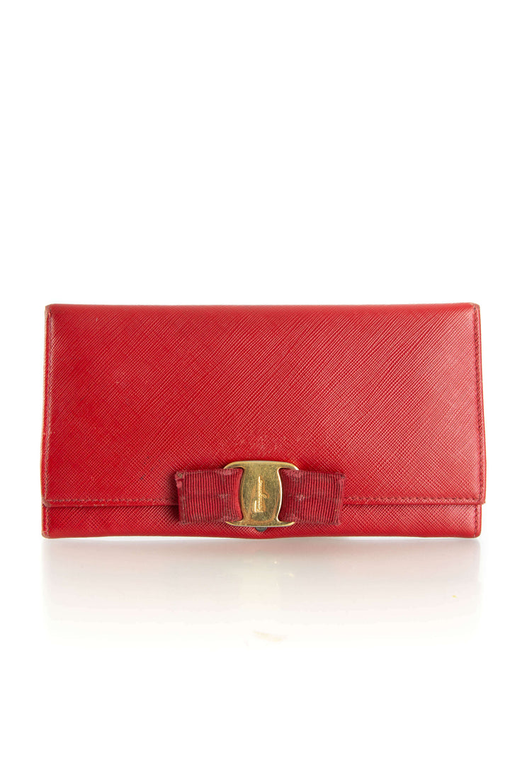 Cartera Salvatore Ferragamo rojo, vista frontal – ClosetRehab
