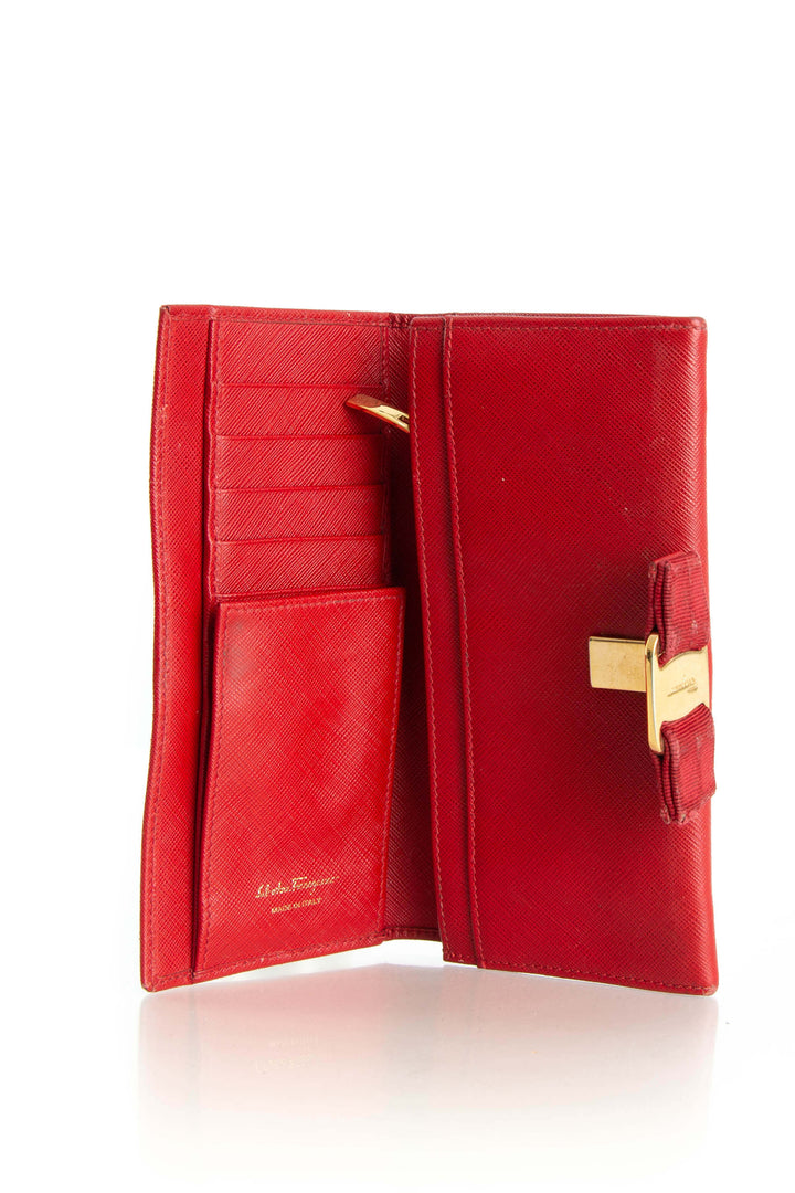 Cartera Salvatore Ferragamo rojo, vista lateral – ClosetRehab