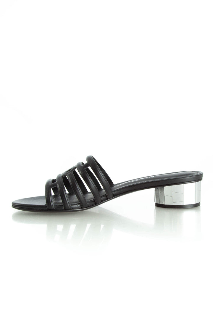 Zapato Salvatore Ferragamo negro, vista posterior – ClosetRehab