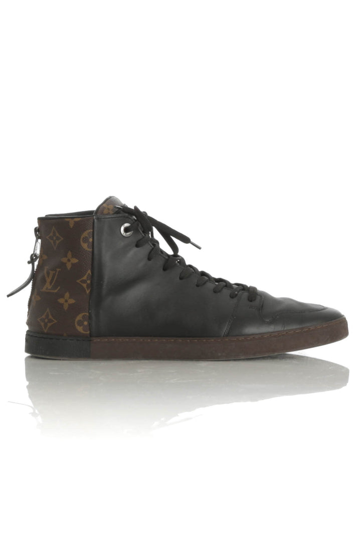 Zapato Louis Vuitton estampado y negro, vista frontal – ClosetRehab