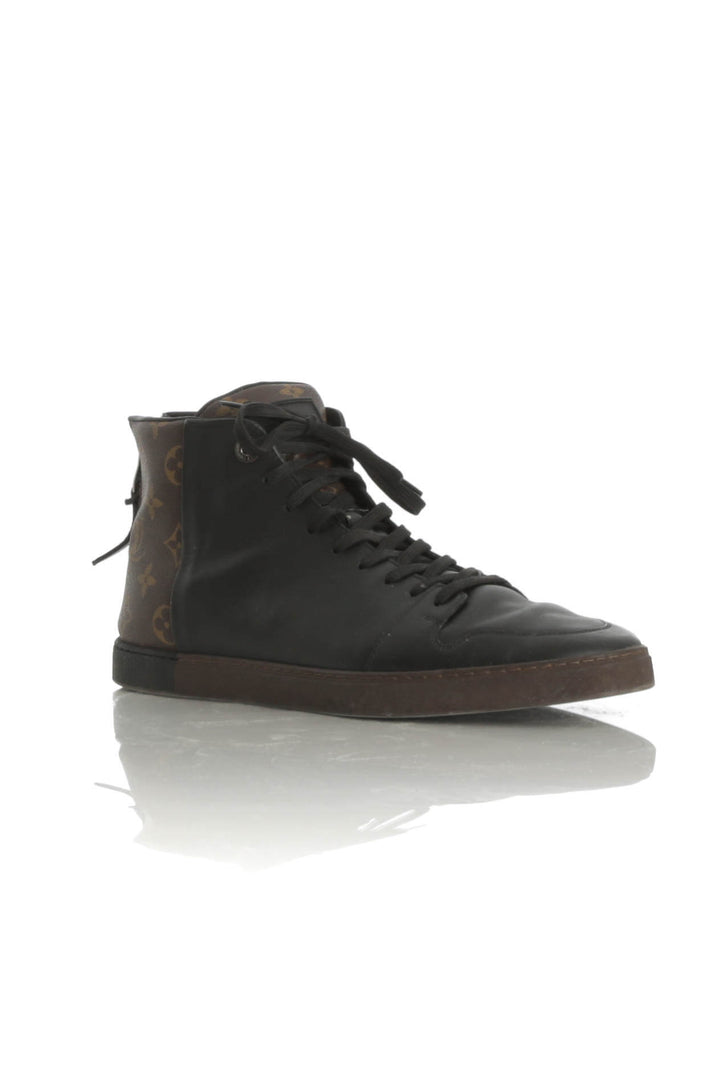Zapato Louis Vuitton estampado y negro, vista posterior – ClosetRehab