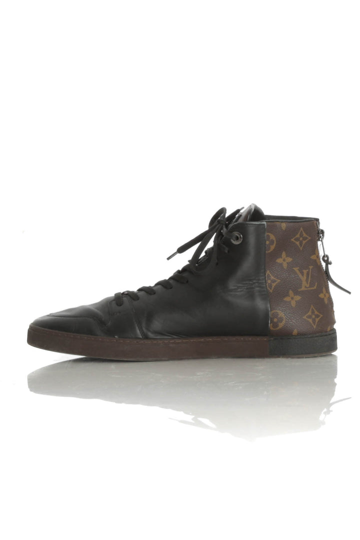 Zapato Louis Vuitton estampado y negro, vista lateral – ClosetRehab