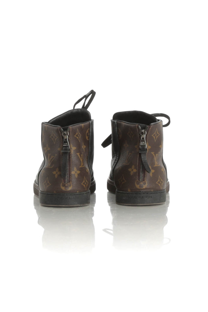 Zapato Louis Vuitton estampado y negro, detalle – ClosetRehab
