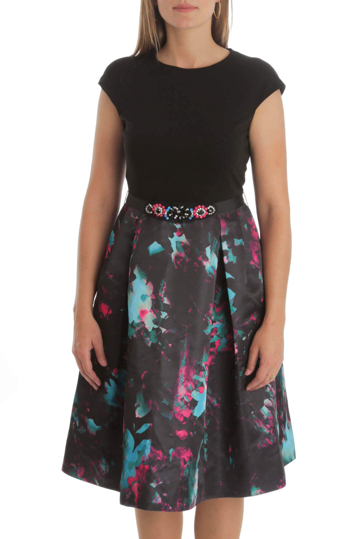 Vestido Teri Jon negro, vista frontal – ClosetRehab