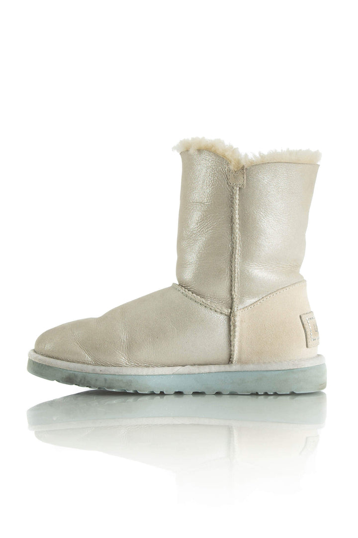 Zapato Ugg gris, vista lateral – ClosetRehab