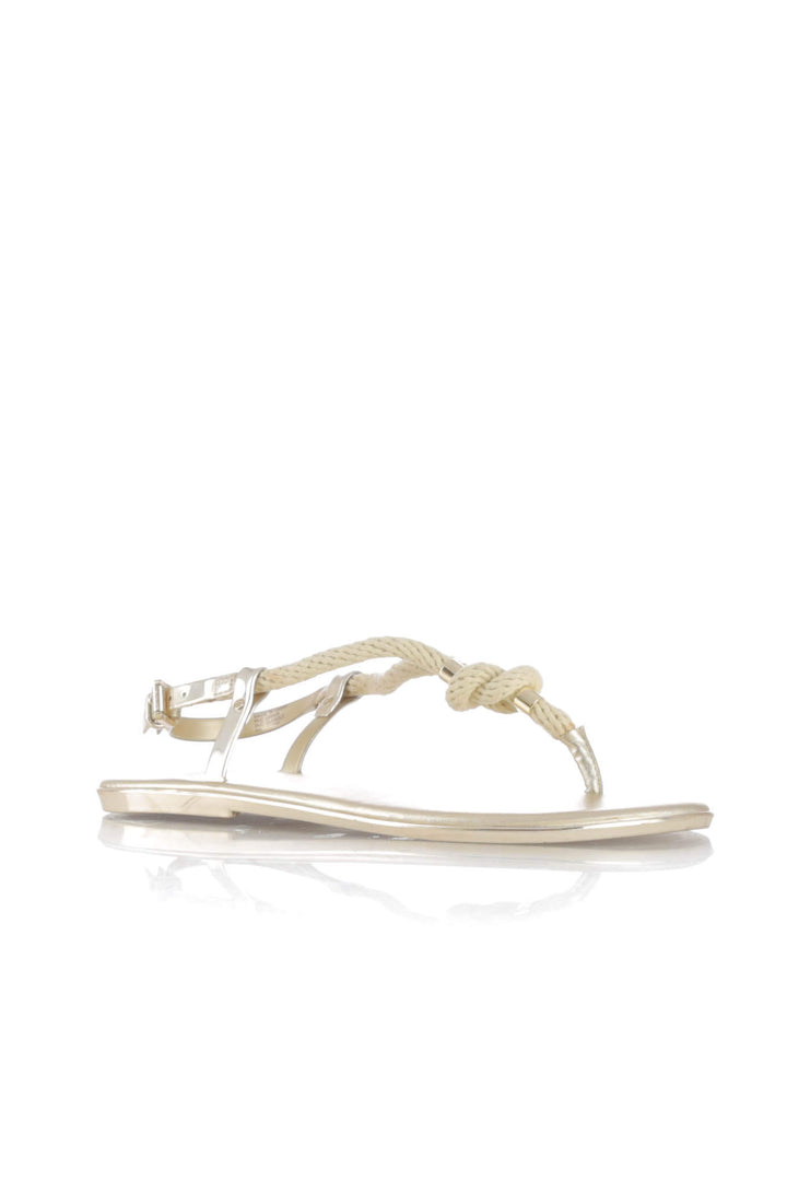 Zapato Michael Kors dorado, vista posterior – ClosetRehab
