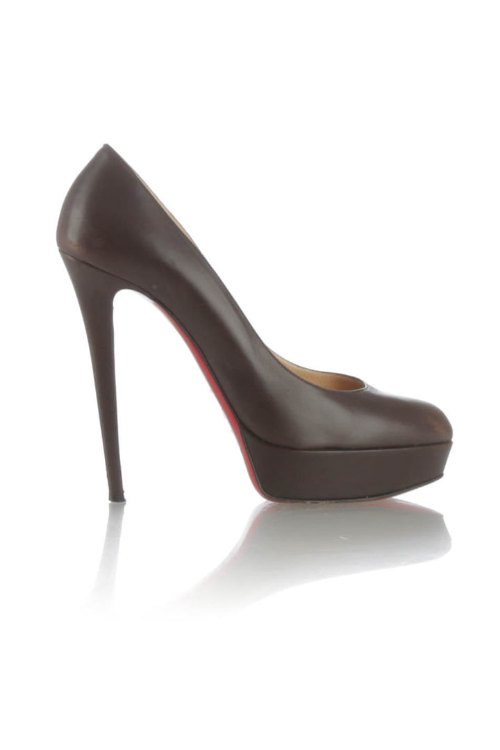 Zapato Christian Louboutin café, vista frontal – ClosetRehab