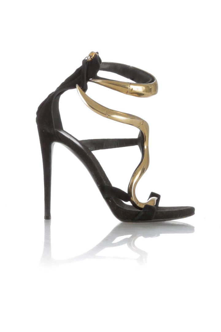 Sandalias Giuseppe Zanotti negro talla 8 USA de piel suede, con signos de uso, vista frontal | ClosetRehab