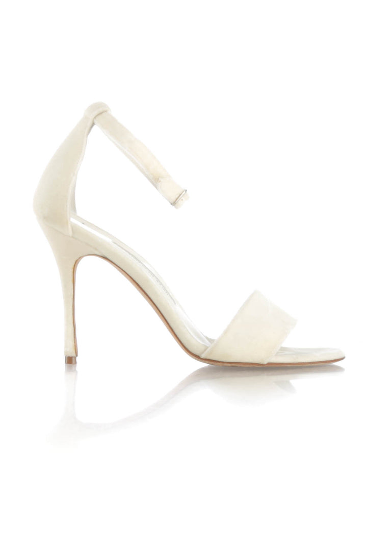 Zapato Manolo Blahnik blanco, vista frontal – ClosetRehab
