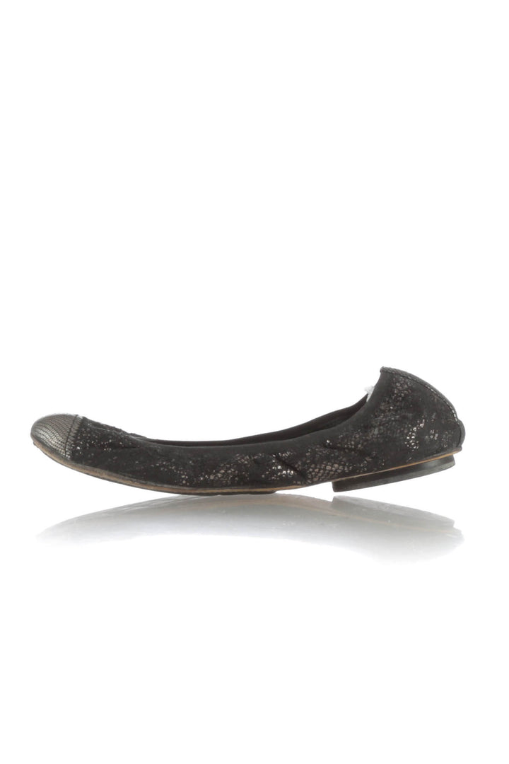 Zapato Chanel negro, vista lateral – ClosetRehab