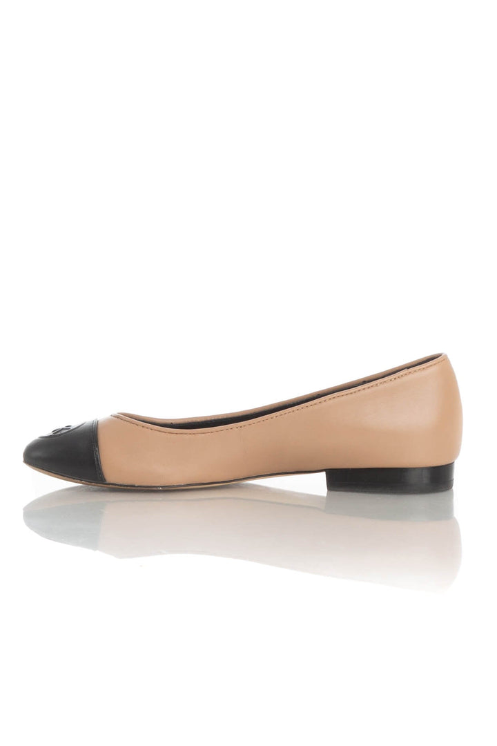 Zapato Michael Kors beige, vista lateral – ClosetRehab