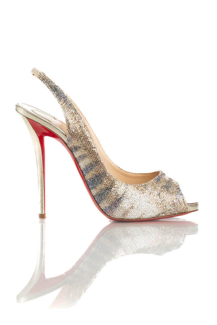 Zapato Christian Louboutin dorado, vista frontal – ClosetRehab