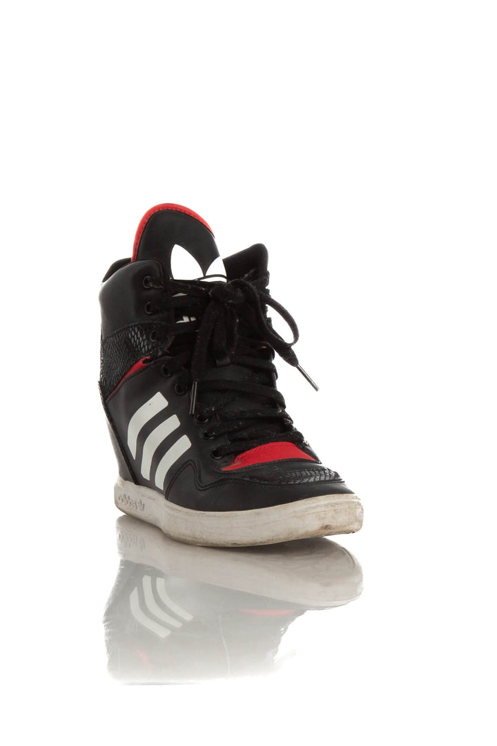 Zapato Adidas negro, vista posterior – ClosetRehab