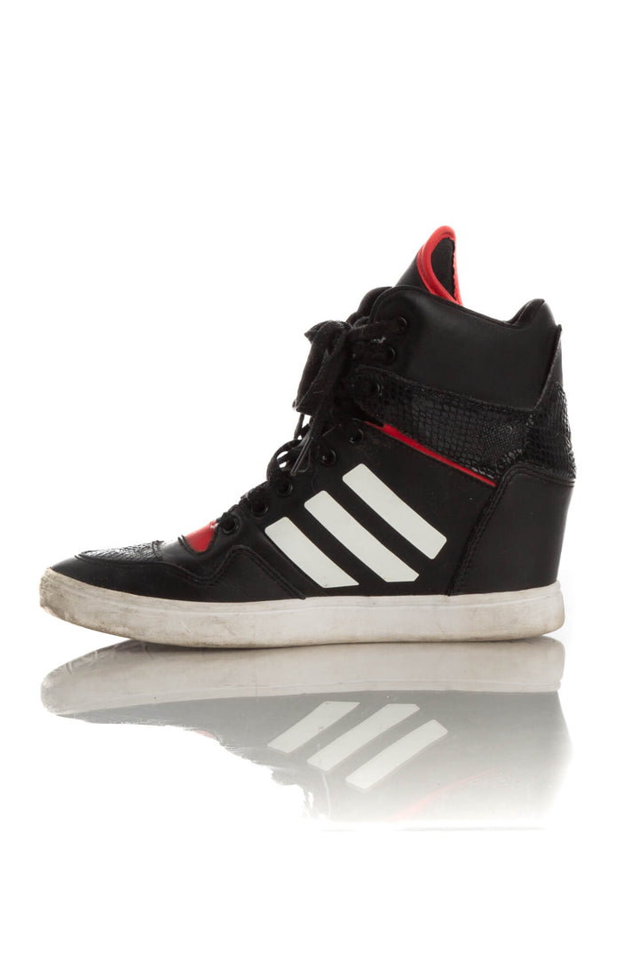 Zapato Adidas negro, vista lateral – ClosetRehab