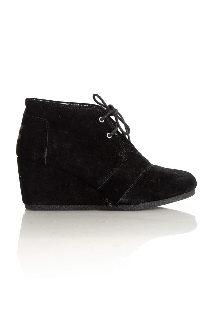 Zapato Toms negro, vista frontal – ClosetRehab