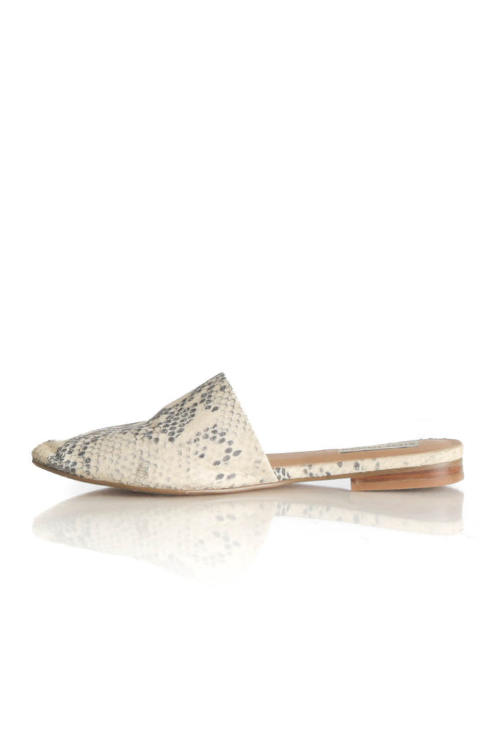Zapato Steve Madden beige y gris, vista lateral – ClosetRehab