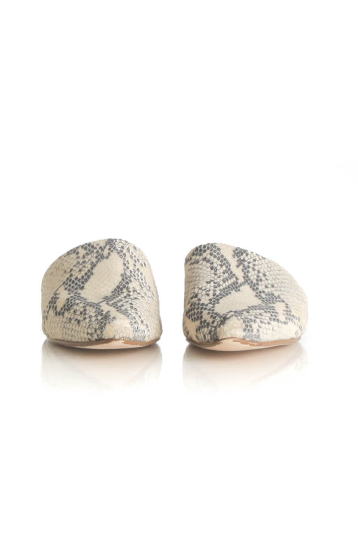 Zapato Steve Madden beige y gris, detalle 5 – ClosetRehab