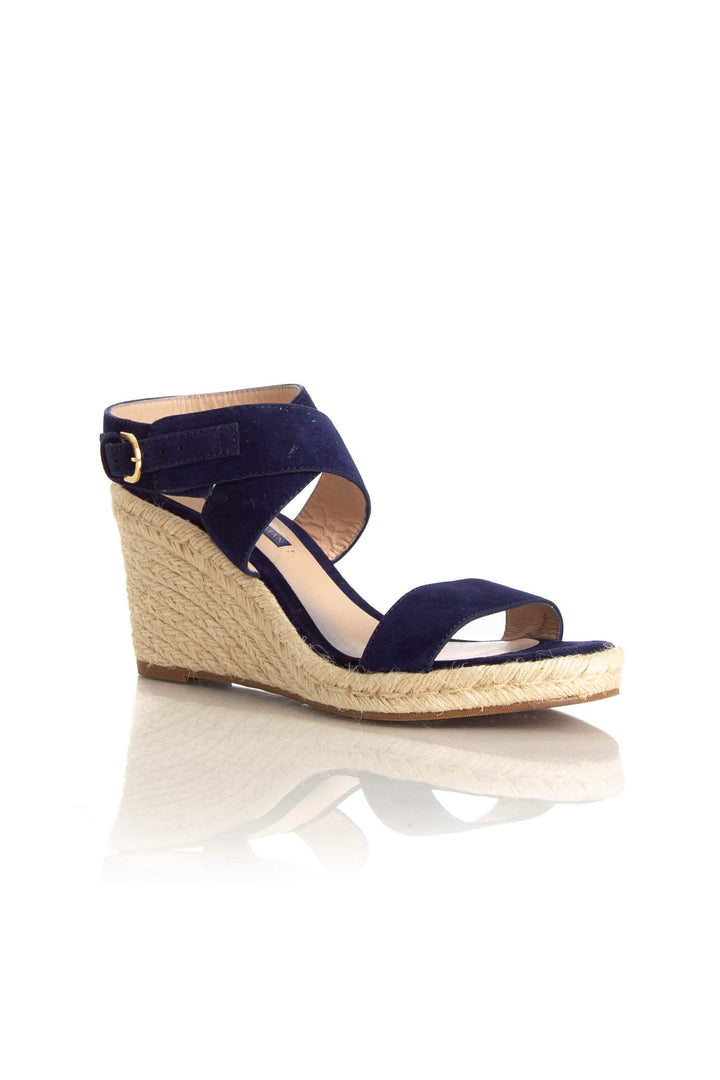 Zapato Stuart Weitzman azul, vista posterior – ClosetRehab
