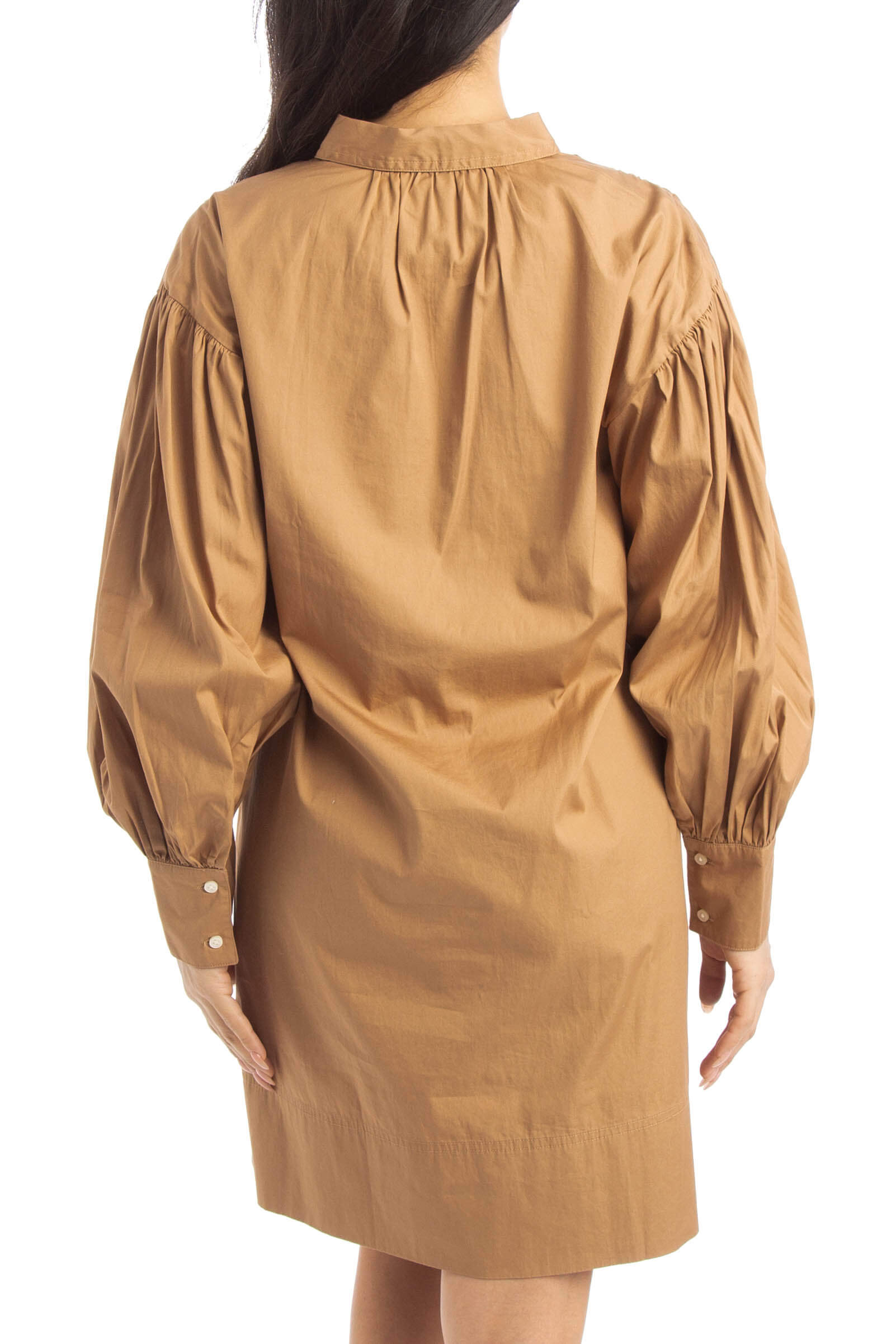 J Crew, Talla S