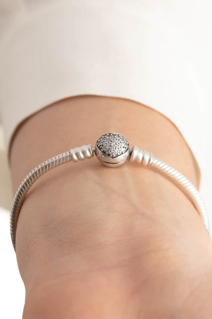 Brazalete Pandora, vista posterior – ClosetRehab