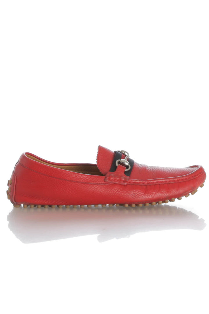 Zapato Gucci rojo, vista frontal – ClosetRehab