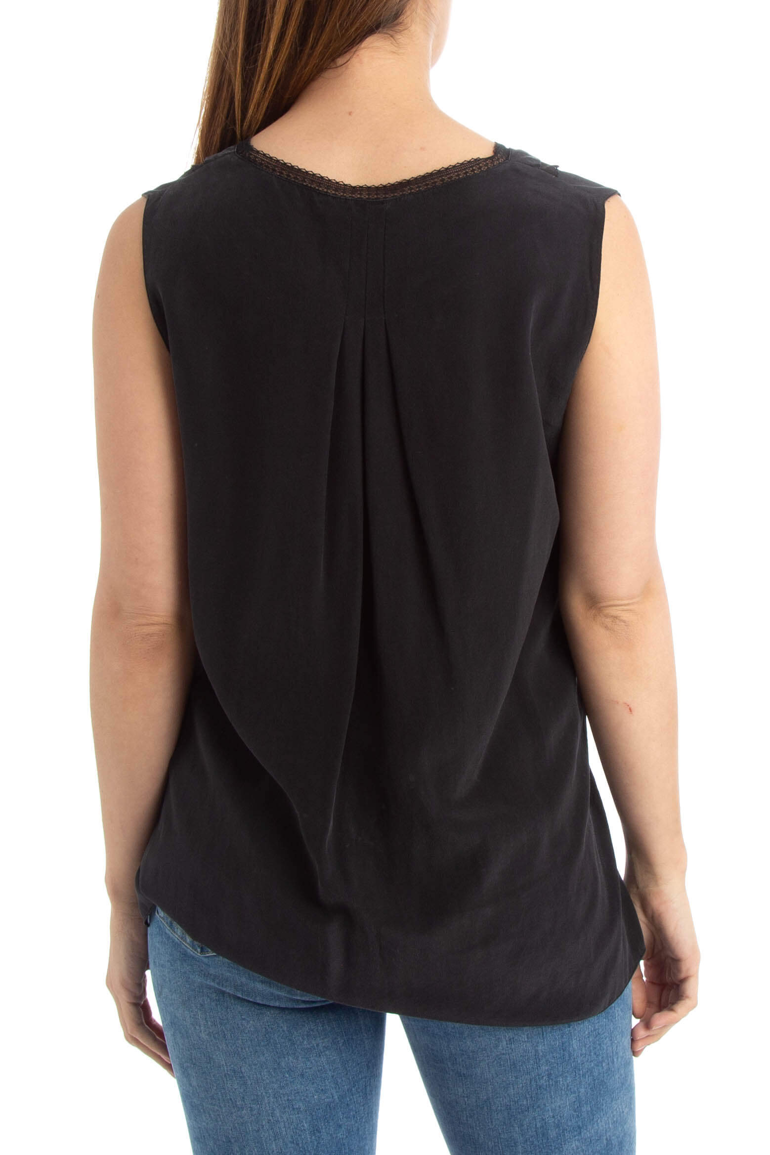 Elie Tahari, Talla M