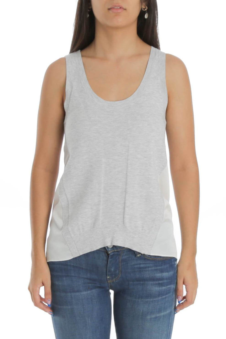 Blusa Karen Millen gris claro sin mangas con costados plateados, vista frontal
