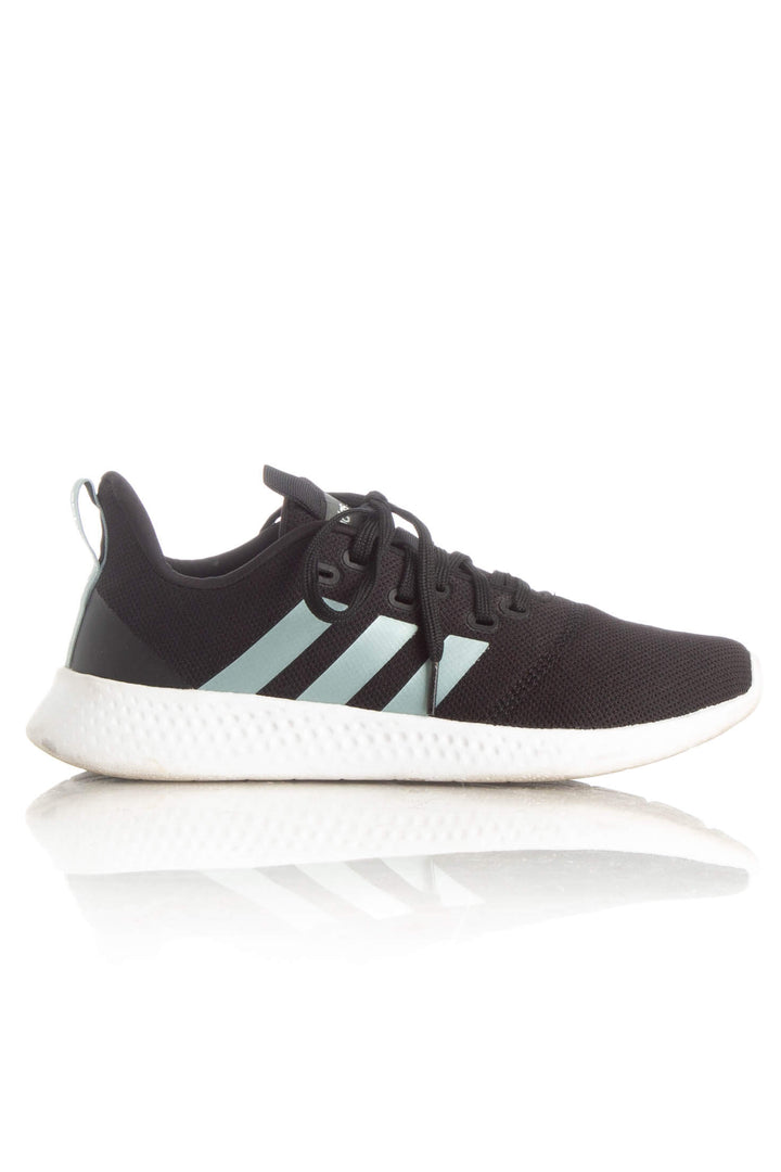 Zapato Adidas negro, vista frontal – ClosetRehab