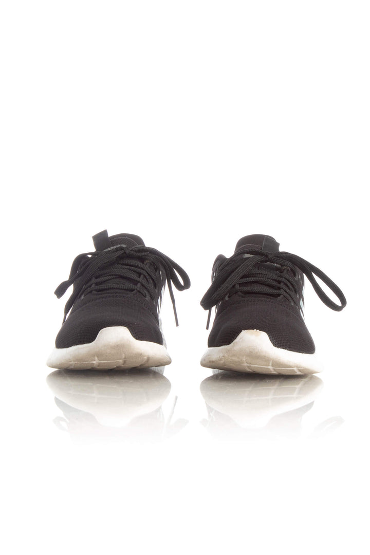 Zapato Adidas negro, detalle – ClosetRehab