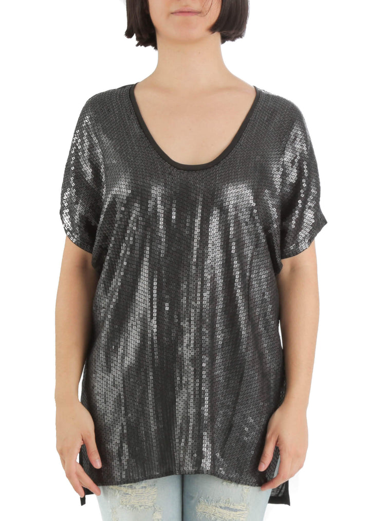 Blusa BCBGMAXAZRIA negra metalizada de manga corta, vista frontal