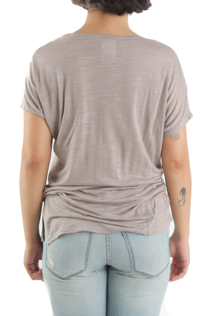 Blusa BCBG Maxazria café, vista posterior – ClosetRehab
