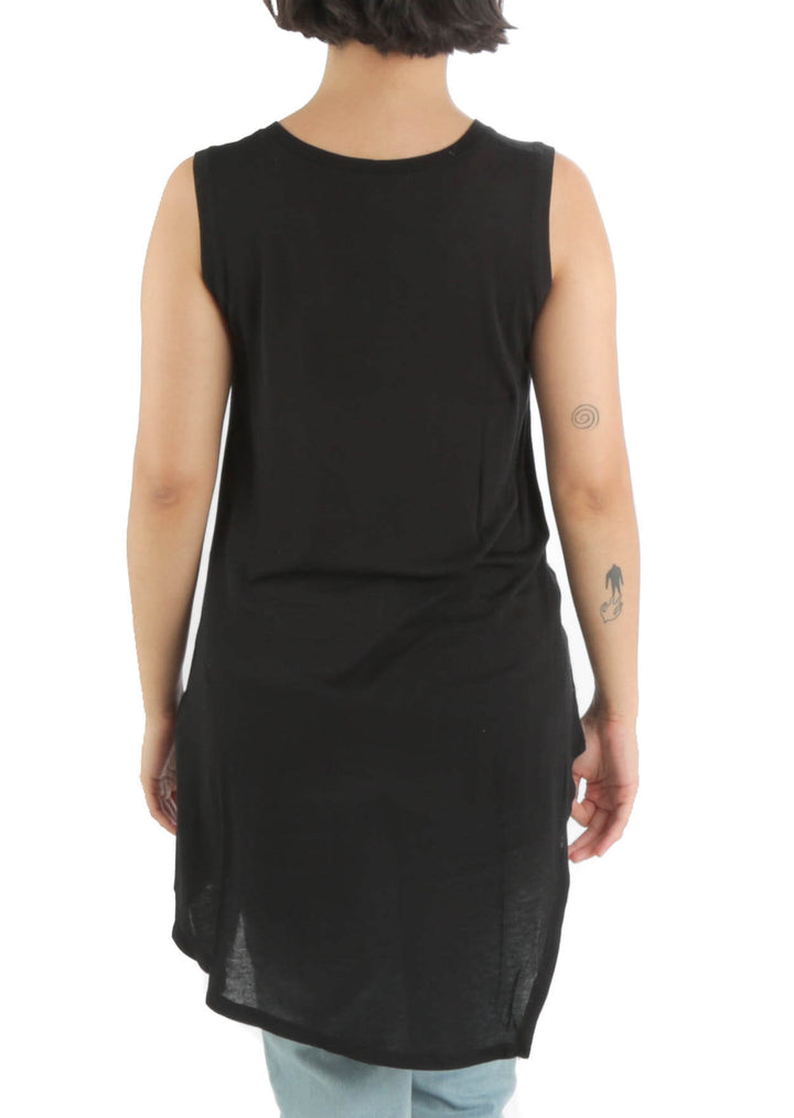 Blusa BCBG Maxazria negro, vista posterior – ClosetRehab