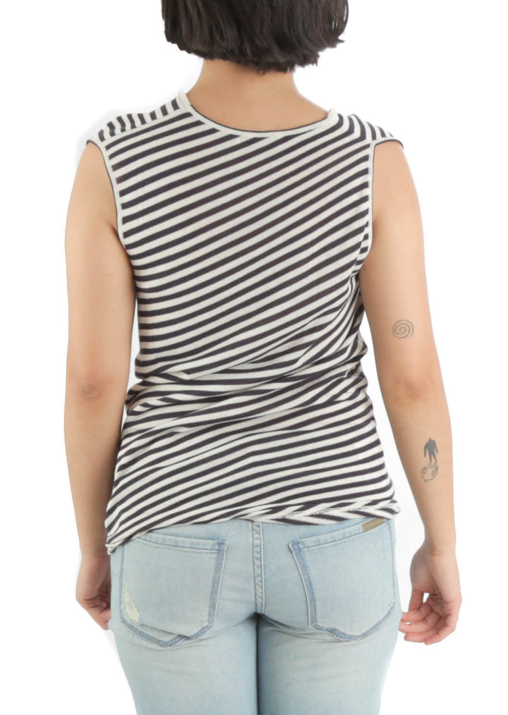 Blusa Ambrosi a rayas blanco y negro sin mangas, vista posterior