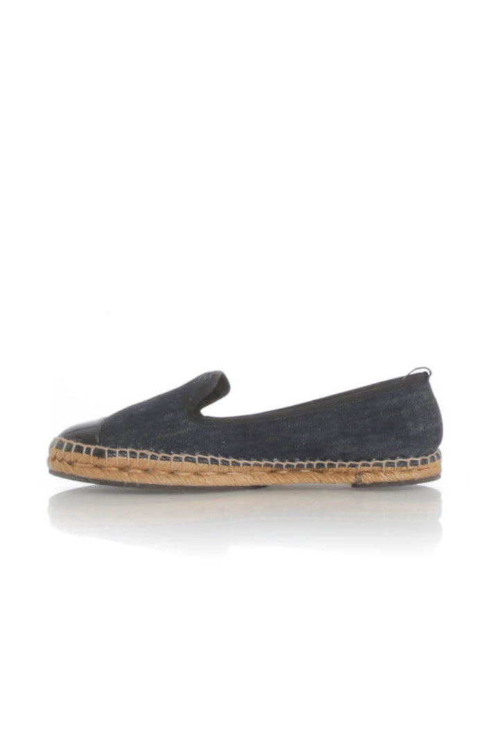 Zapato Fendi azul, vista lateral – ClosetRehab